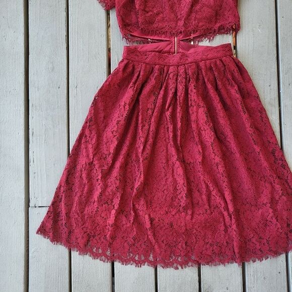 True Decadence Petite 2 In 1 Allover Lace Full Prom Skater Midi Dress Size 8US - Picture 3 of 9